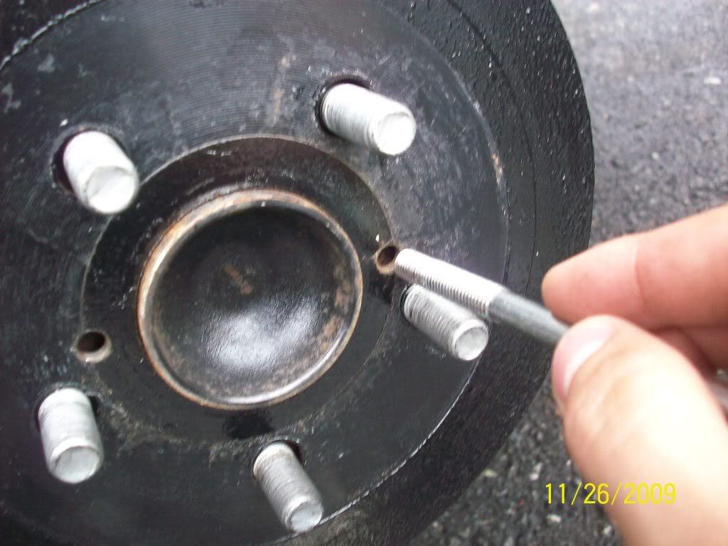 9c5427d729c5c94c0b3367ec34dc6067  Removing, cleaning and adjusting rear drum brakes