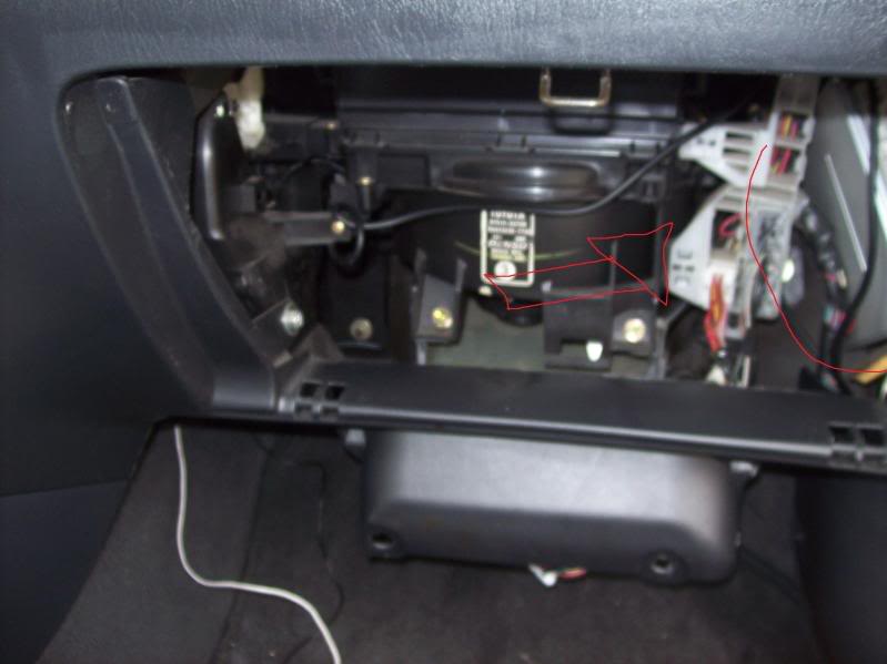 b27bade2a8703c594997f5f42a8c8588  Apexi Power FC on Corolla XRS (with Red-frau Harness)