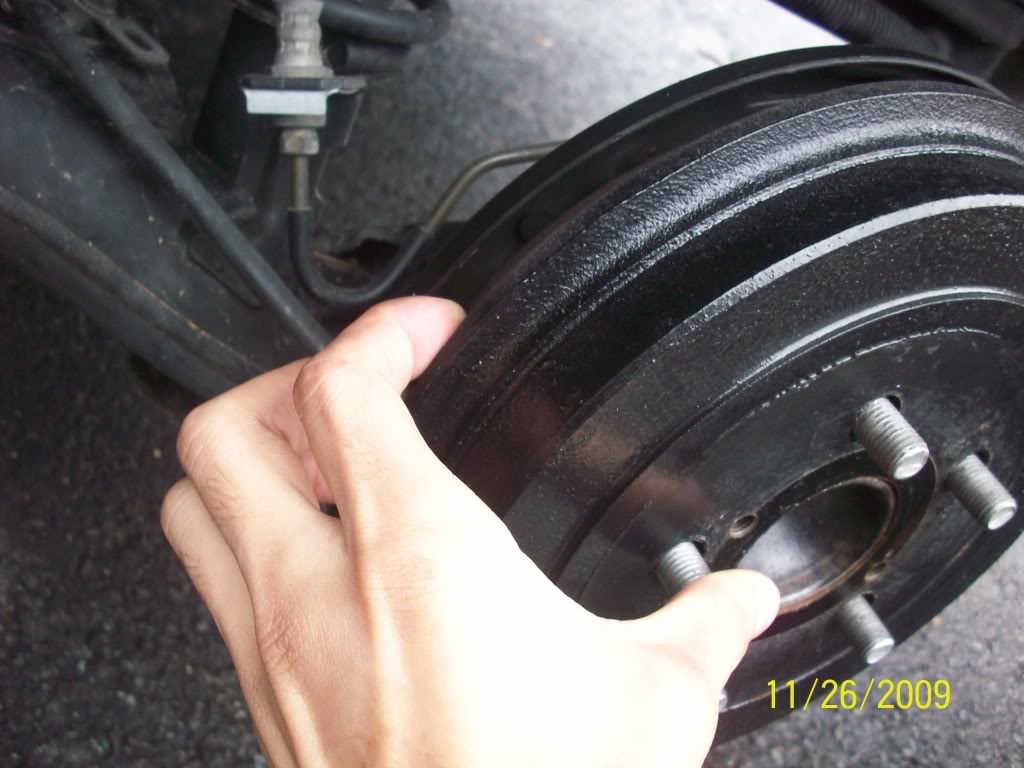 edc4a17eebb329b9e9f96324cc5cea4b  Removing, cleaning and adjusting rear drum brakes